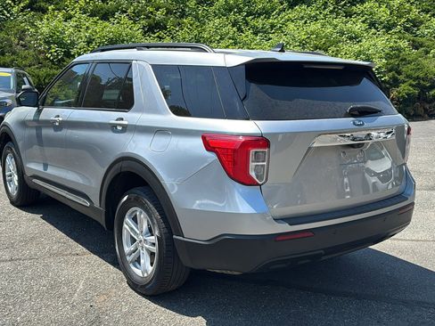 Used 2023 Ford Explorer XLT AWD/4WD image 5