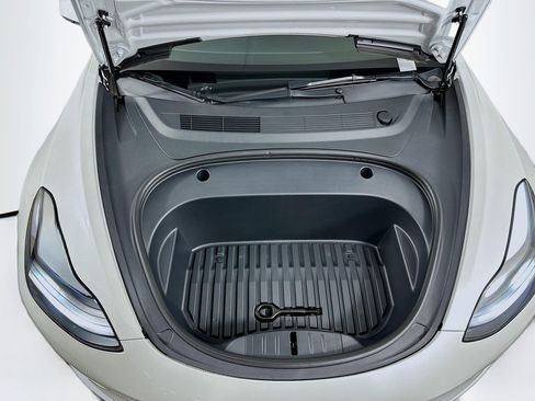 Used 2023 Tesla Model 3 Standard Range image 32