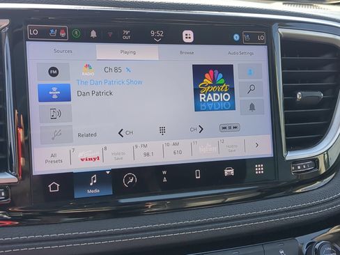 Used 2023 Chrysler Pacifica Limited FWD image 23