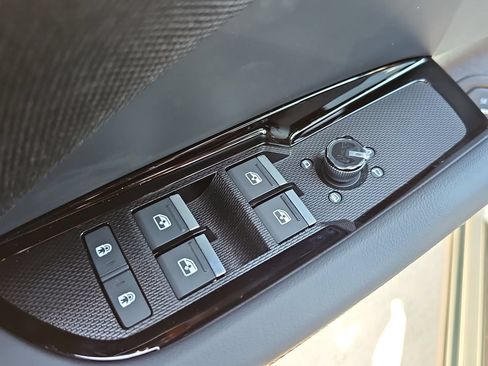 New 2026 Audi Q3 quattro 2.0T AWD/4WD image 30