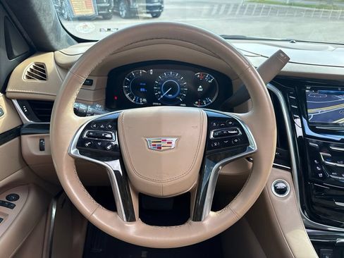 Used 2019 Cadillac Escalade Platinum AWD/4WD image 13