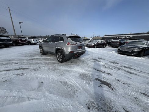 Used 2019 Jeep Cherokee Trailhawk w/ Cold Weather Group AWD/4WD image 3