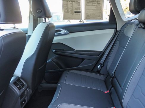 Used 2025 Volkswagen Taos SE image 20