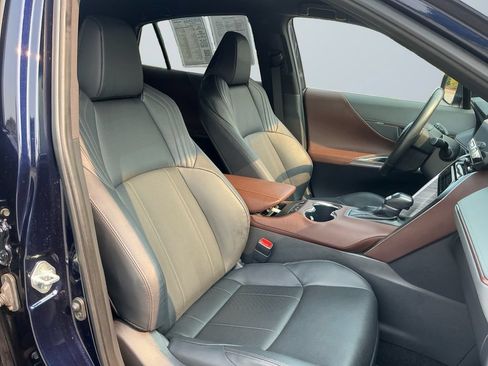 Used 2024 Toyota Venza Limited AWD/4WD image 16