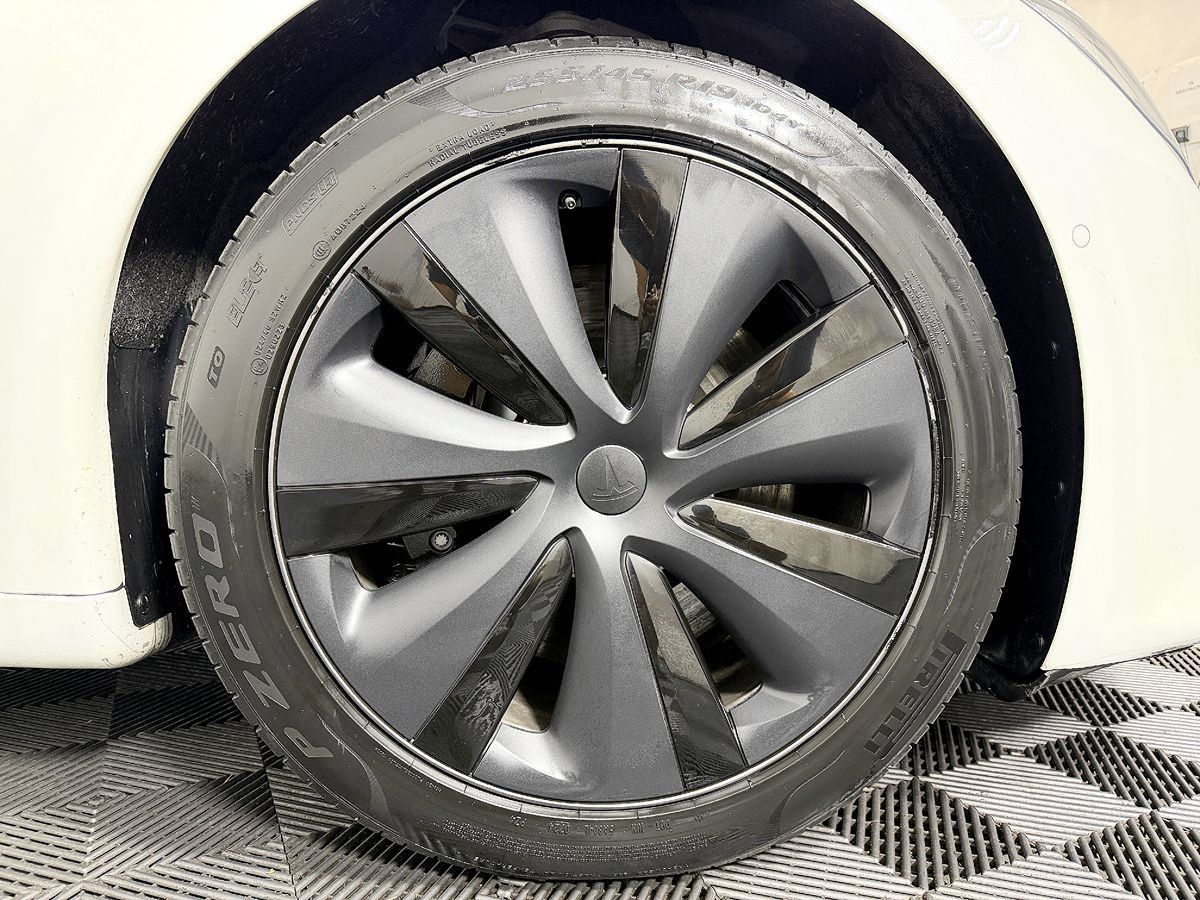 Used 2022 Tesla Model S AWD/4WD image 27