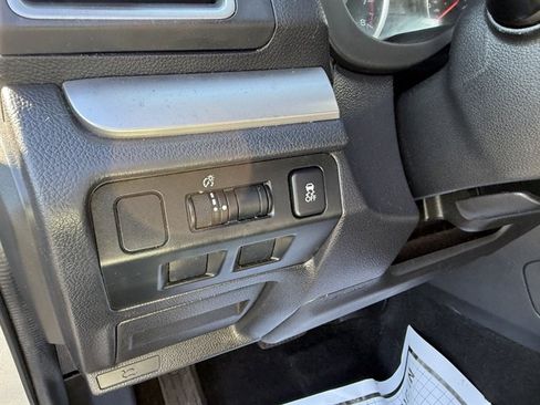 Used 2016 Subaru Forester 2.5i AWD/4WD image 11