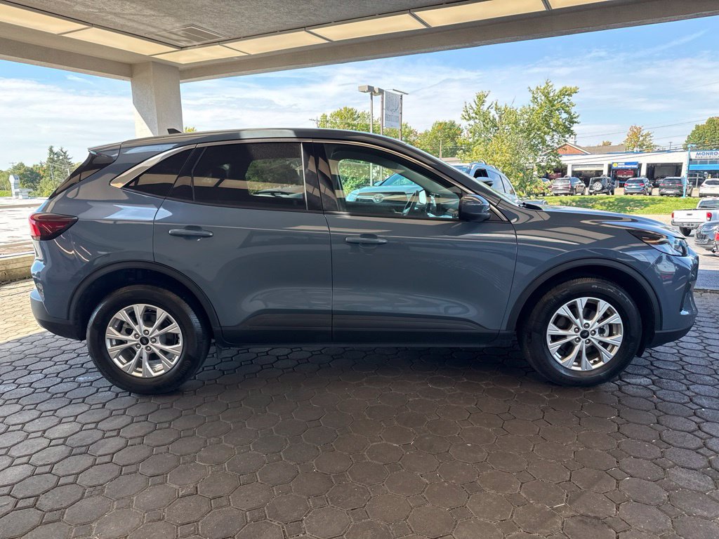 Used 2023 Ford Escape Active w/ Tech Pack #2 AWD/4WD image 5