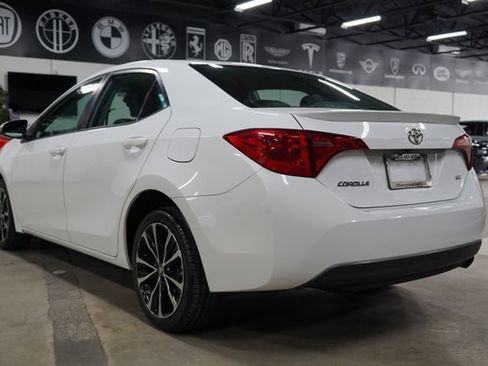 Used 2017 Toyota Corolla SE w/ Carpet Mat Package (TMS) FWD image 3