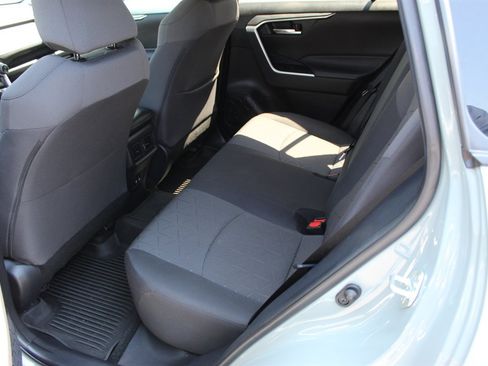 Used 2020 Toyota RAV4 XLE FWD image 7