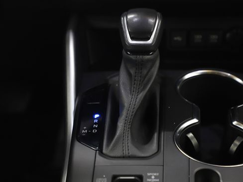 Used 2021 Toyota Highlander XLE image 17