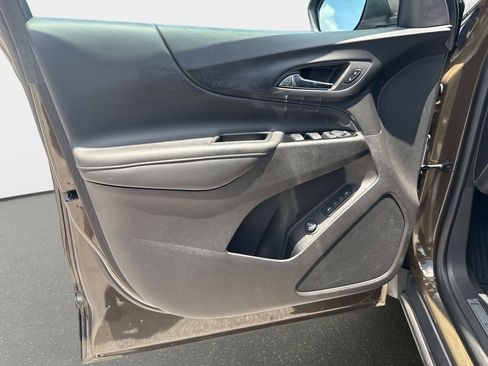 Used 2024 Chevrolet Equinox Premier FWD image 16