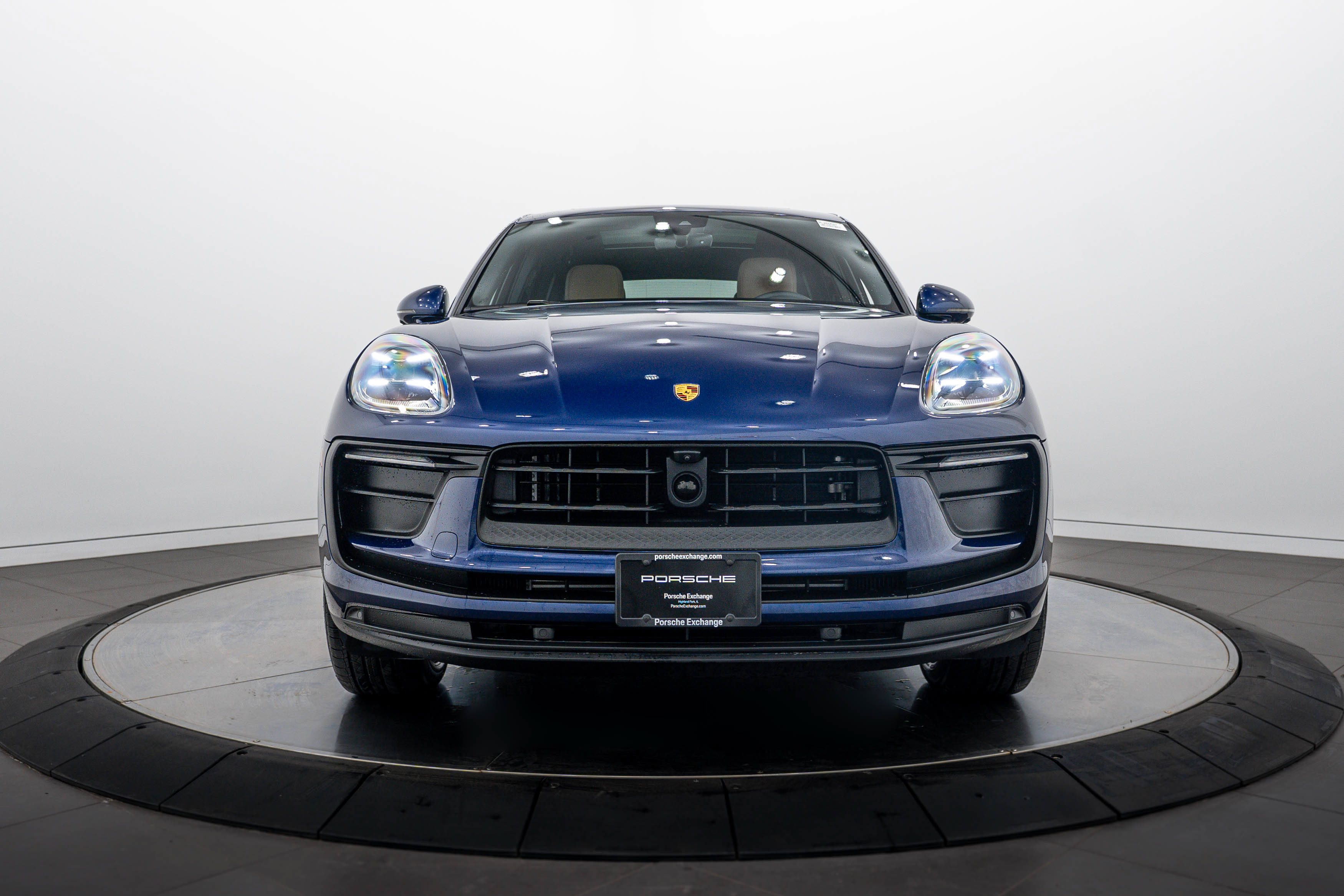 Certified 2026 Porsche Macan AWD/4WD image 10
