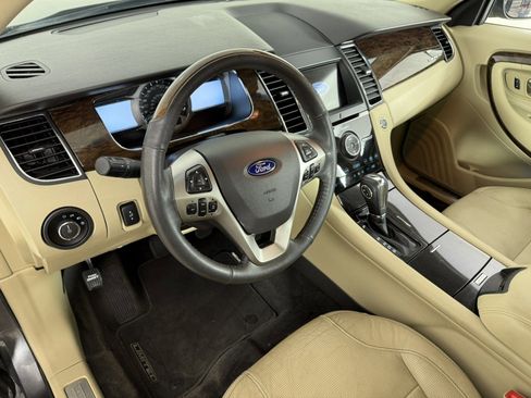 Used 2018 Ford Taurus Limited FWD image 17