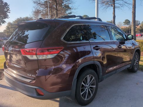 Used 2019 Toyota Highlander XLE image 10