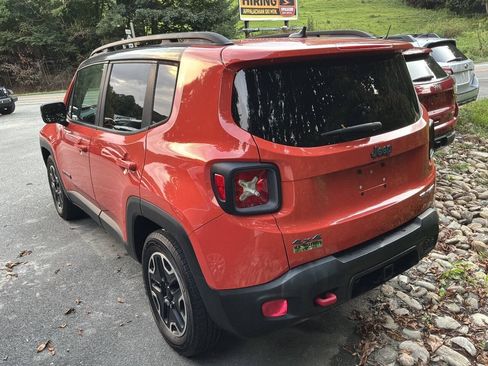 Used 2017 Jeep Renegade Trailhawk AWD/4WD image 5