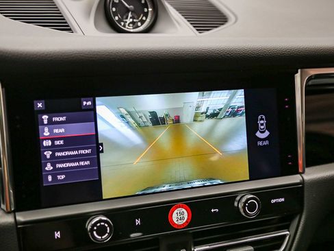 Certified 2025 Porsche Macan AWD/4WD image 29