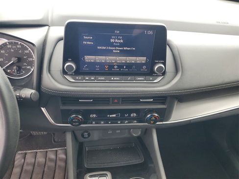 Used 2024 Nissan Rogue SV image 15