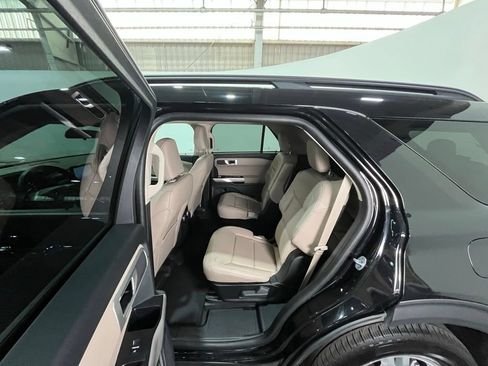 Used 2023 Ford Explorer XLT w/ Equipment Group 202A AWD/4WD image 17
