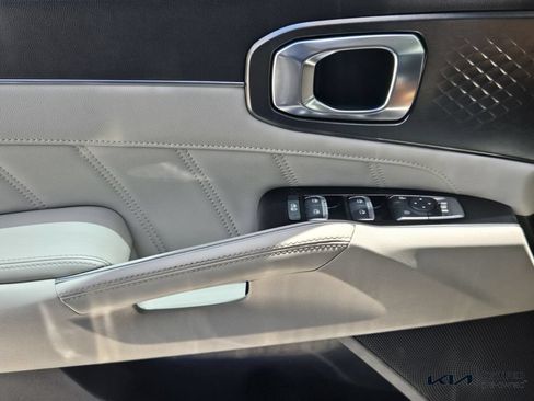 Certified 2022 Kia Sorento SX FWD image 33