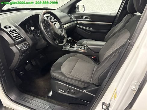 Used 2018 Ford Explorer XLT w/ Equipment Group 201A image 3