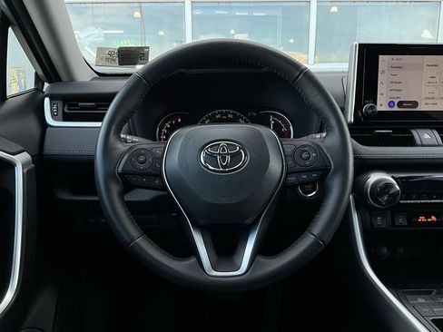 Used 2025 Toyota RAV4 XLE image 33