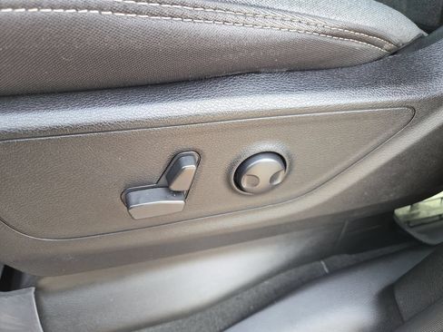 Used 2022 RAM 1500 Big Horn AWD/4WD image 16