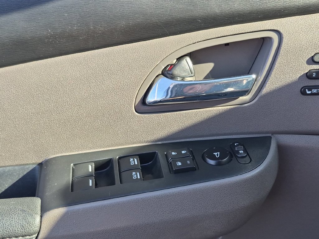 Used 2015 Honda Odyssey Touring Elite image 13