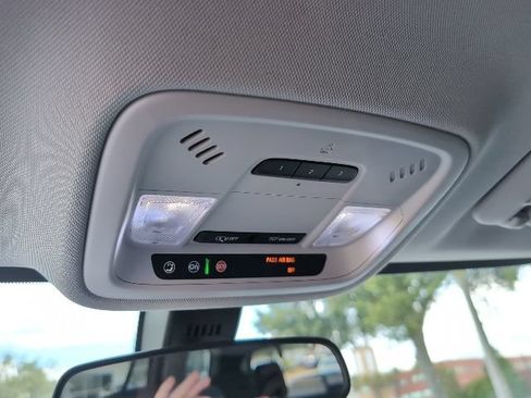 Used 2019 Chevrolet Traverse LT FWD image 21