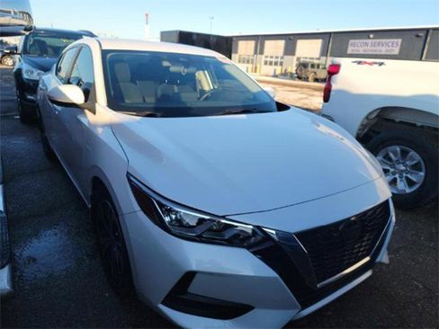 Used 2020 Nissan Sentra SV image 2