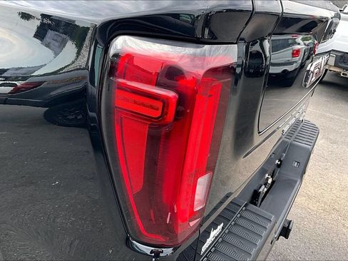 Used 2024 GMC Sierra 1500 AT4 w/ Technology Package AWD/4WD image 26