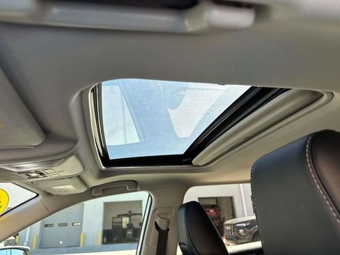 Used 2021 Toyota RAV4 XLE Premium image 20