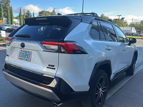 Used 2023 Toyota RAV4 XSE AWD/4WD image 3