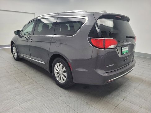 Used 2018 Chrysler Pacifica Touring-L FWD image 5