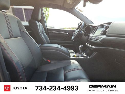 Used 2019 Toyota Highlander SE AWD/4WD image 16