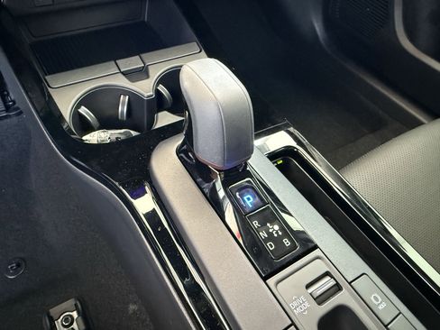 Certified 2025 Toyota Prius Plug-In Hybrid image 17