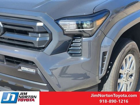 Used 2025 Toyota Tacoma SR5 image 11