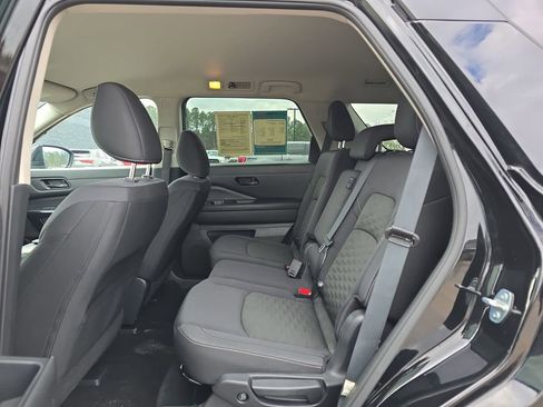 Used 2024 Nissan Pathfinder SV image 18