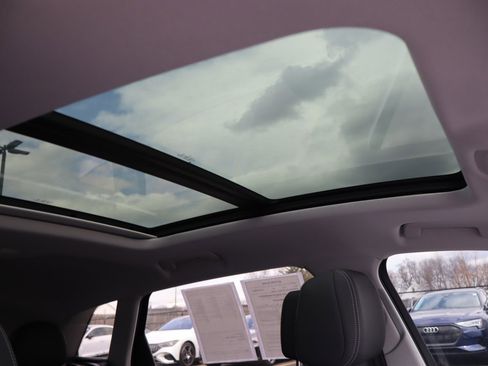 Used 2021 Audi e-tron Premium w/ Convenience Plus Package image 14