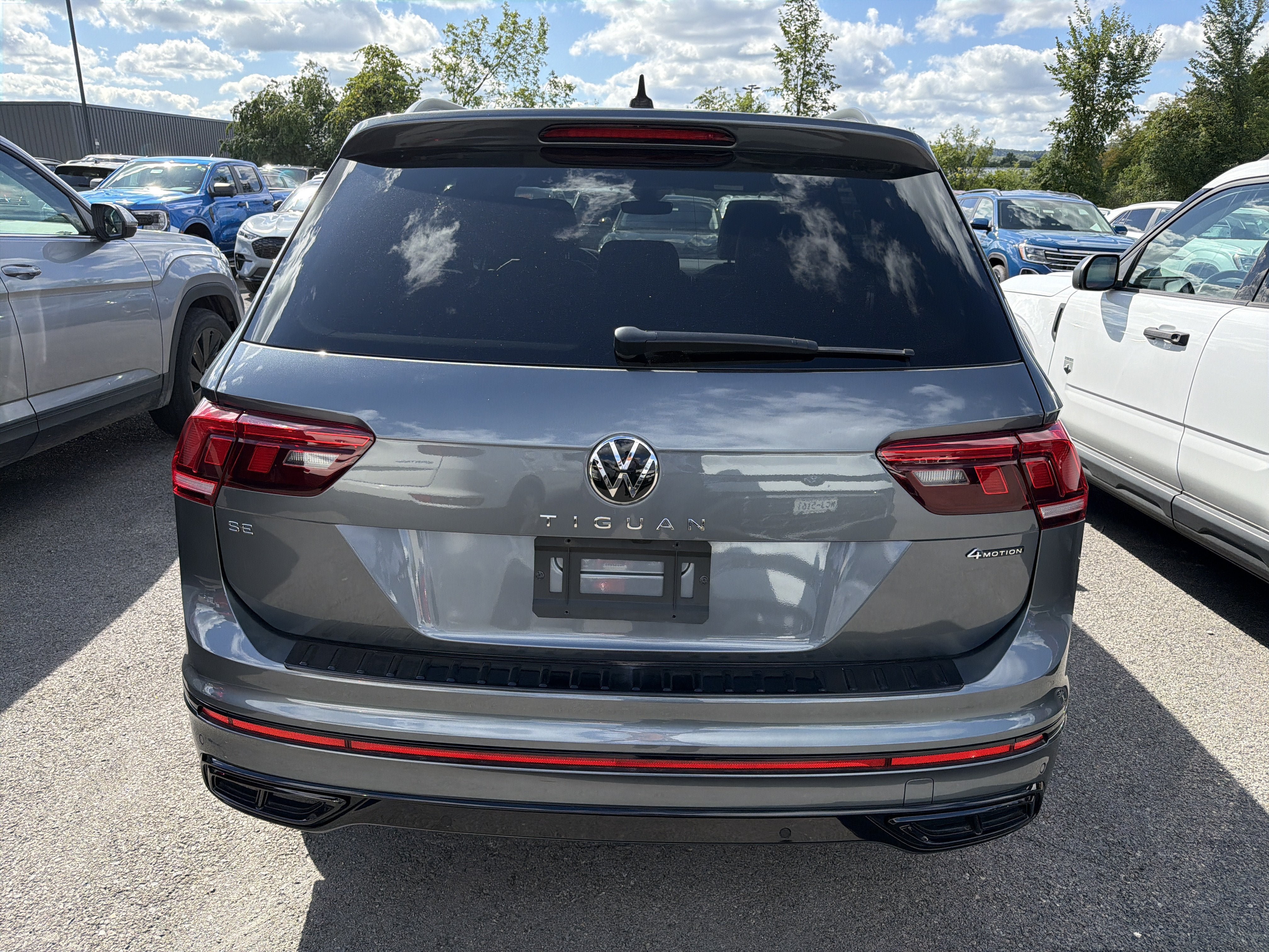 Used 2024 Volkswagen Tiguan SE R-Line AWD/4WD image 6