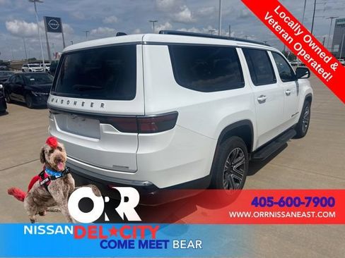 Used 2024 Jeep Wagoneer L Series II w/ Flexible Seating Group AWD/4WD image 5