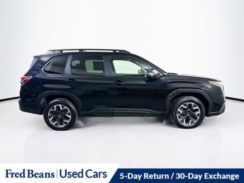 Used 2025 Subaru Forester Premium image 9