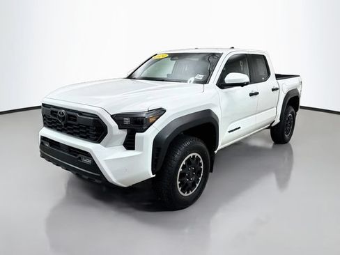 Used 2024 Toyota Tacoma TRD Off-Road w/ TRD Off Road Premium Package AWD/4WD image 3