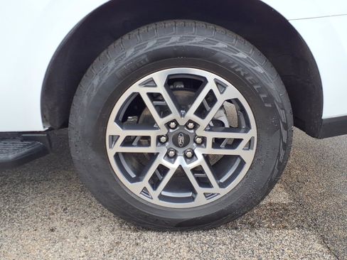 Certified 2025 Ford Expedition Active image 7