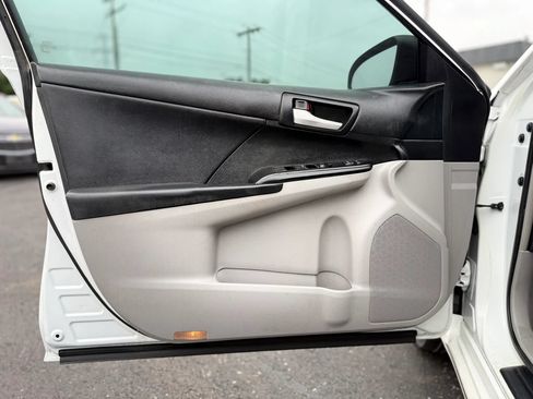 Used 2012 Toyota Camry LE FWD image 28