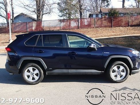 Used 2020 Toyota RAV4 XLE image 4