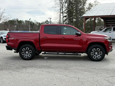 Used 2025 Chevrolet Colorado Z71 AWD/4WD image 3