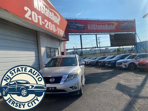Used 2013 Nissan Pathfinder SL AWD/4WD image 6