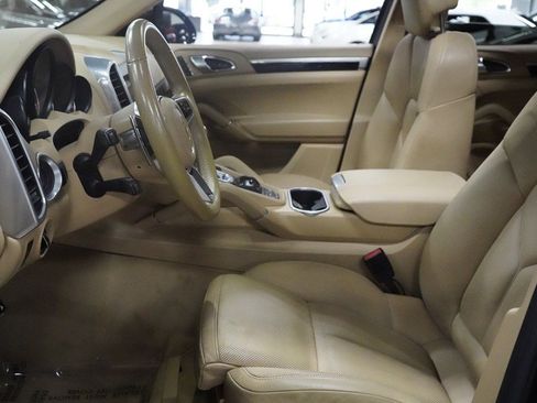 Used 2017 Porsche Cayenne Platinum Edition AWD/4WD image 11