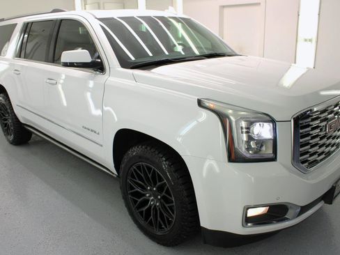 Used 2020 GMC Yukon XL Denali w/ Denali Ultimate Package image 11
