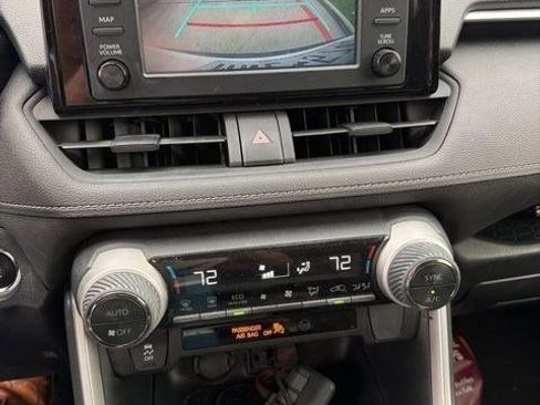 Used 2019 Toyota RAV4 XLE FWD image 4